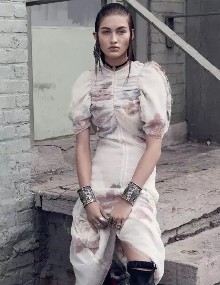 گریس الیزابت لباس هایی با لبه برای Vogue روسیه می پوشد