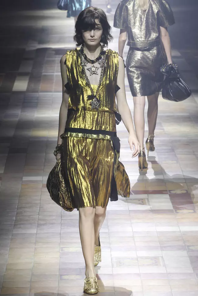 5 Tren Musim Semi/Musim Panas 2014 Paris Fashion Week nggumunke