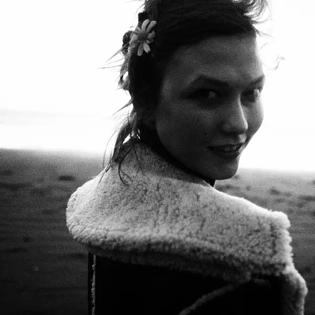 Ang BFF na sina Karlie Kloss at Taylor Swift ay Sumakay sa California Road Trip