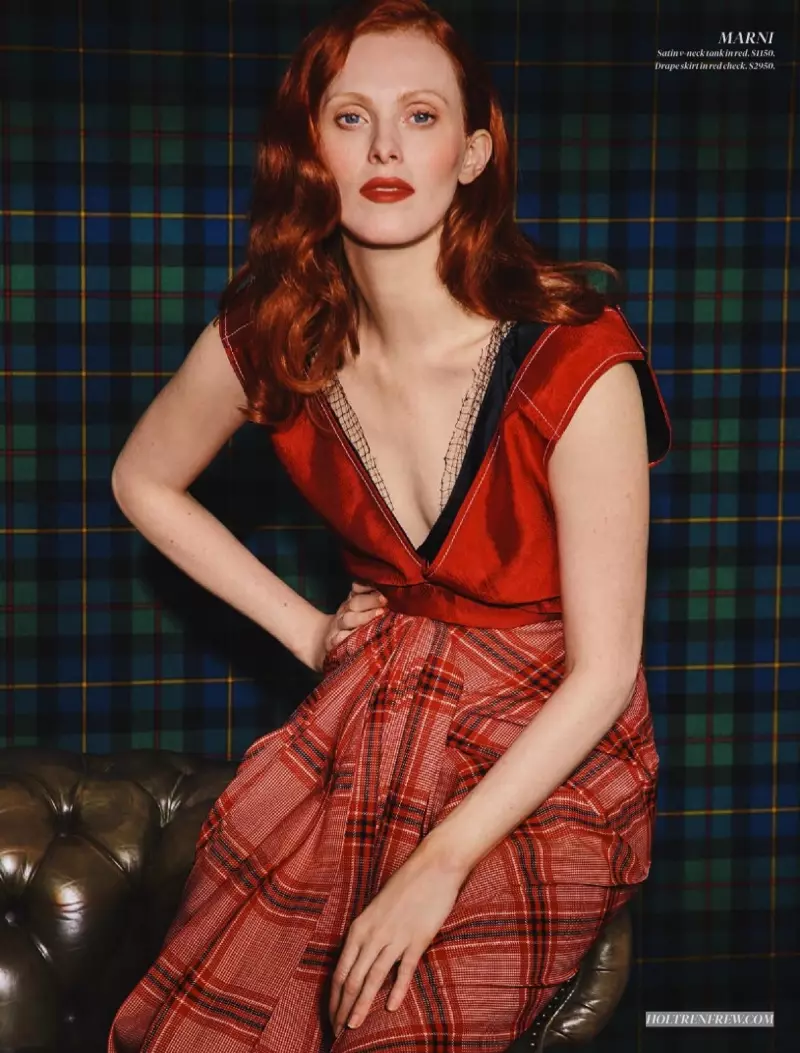 Karen Elson vesh veshje të sofistikuara për revistën Holt Renfrew