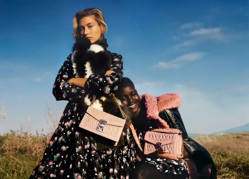 Hailey Baldwin le naleli ea Adut Akech lets'olong la hoetla la mariha la 2019 la Miu Miu