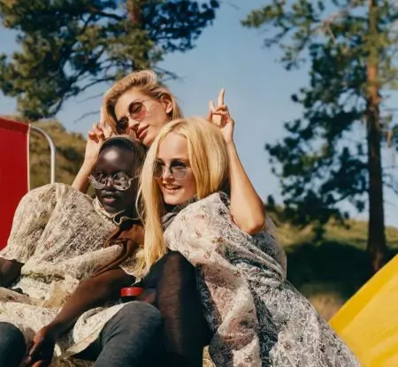 Hailey Baldwin macht sich für die Herbstkampagne 2019 von Miu Miu auf den Weg nach draußen