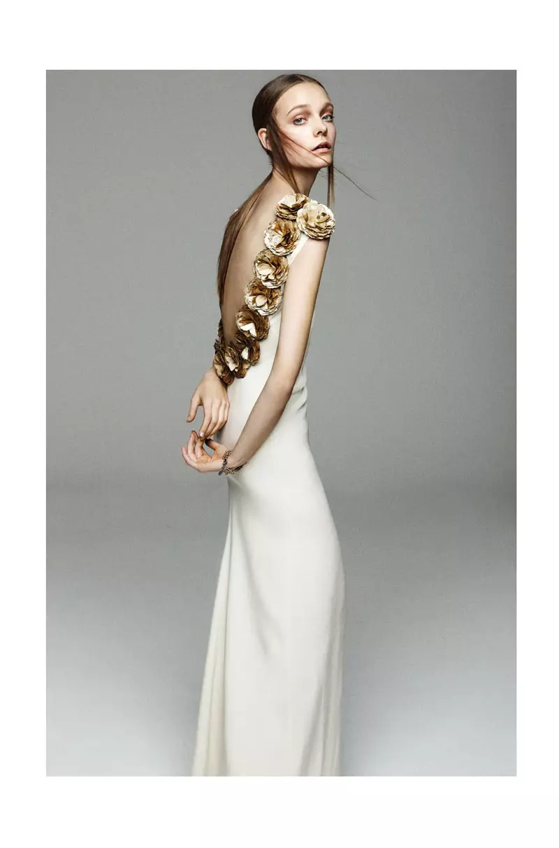 Nimue Smit anafanana na Mwanamke kwa Toleo la Apropos la Spring/Summer 2013