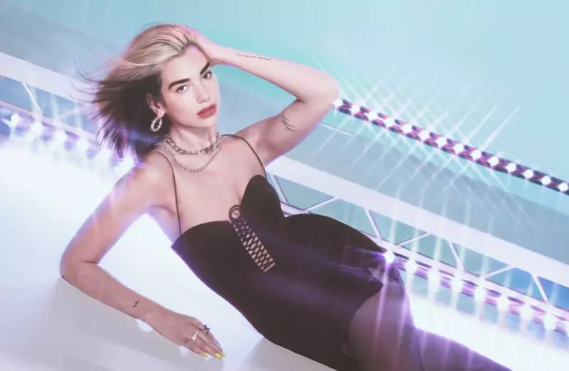 O Dua Lipa na faʻaalia se tulaga i le Pepe Jeans tautotogo-taumafanafana 2020 faʻaupuga