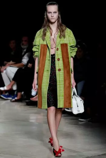 Miu Miu Spring 2015: Ukutyhubela amashumi eminyaka