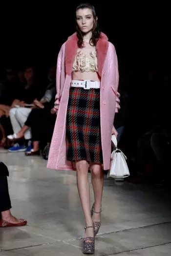 Miu Miu printemps 2015 : à travers les décennies