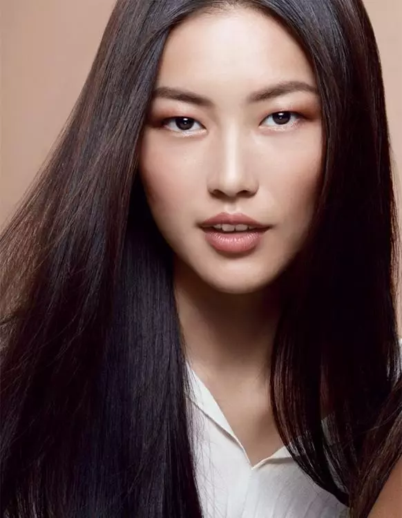 Immagine: Liu Wen per Estee Lauder