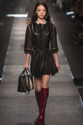 Naging Bagong Retro ang Louis Vuitton para sa Spring 2015