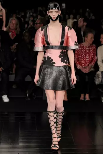 Alexander McQueen Wiosna 2015: Oda do kimona