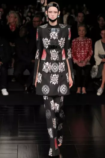 Alexander McQueen Musim Semi 2015: Sebuah Ode untuk Kimono