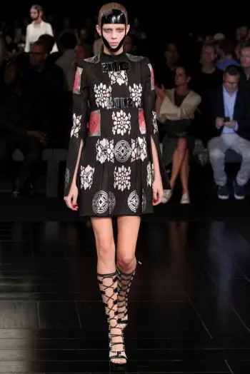 Alexander McQueen Spring 2015: Isang Ode sa Kimono