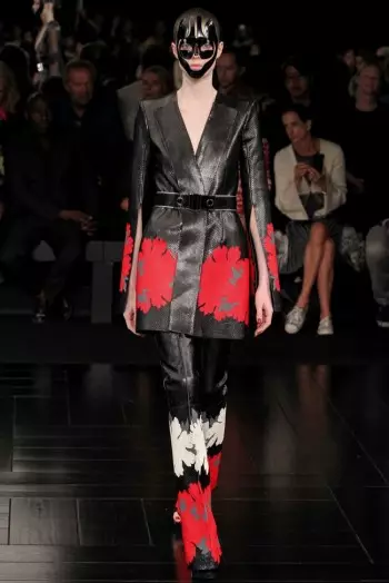 Alexander McQueen 2015 tavasza: Óda a kimonóhoz