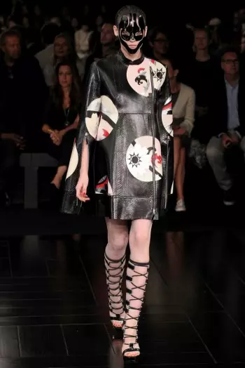 Alexander McQueen Spring 2015: I-Ode eya kwiKimono