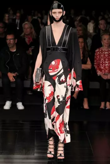 Alexander McQueen Spring 2015: I-Ode eya kwiKimono