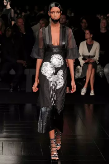 Alexander McQueen Impeshyi 2015: Ode kuri Kimono