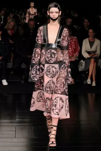 Alexander McQueen 2015년 봄: 기모노에 대한 찬가