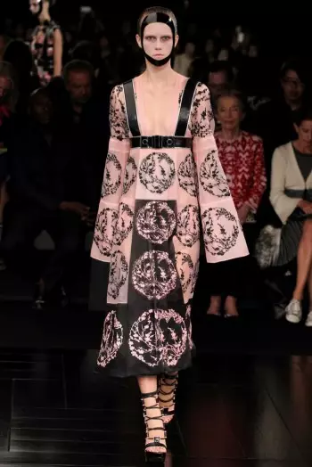 Alexander McQueen printemps 2015 : Ode au kimono