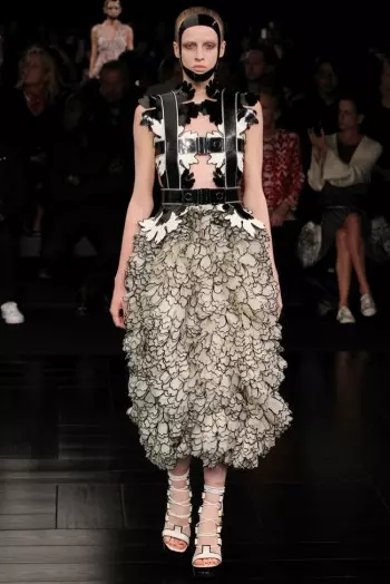 Alexander McQueen printemps 2015 : Ode au kimono