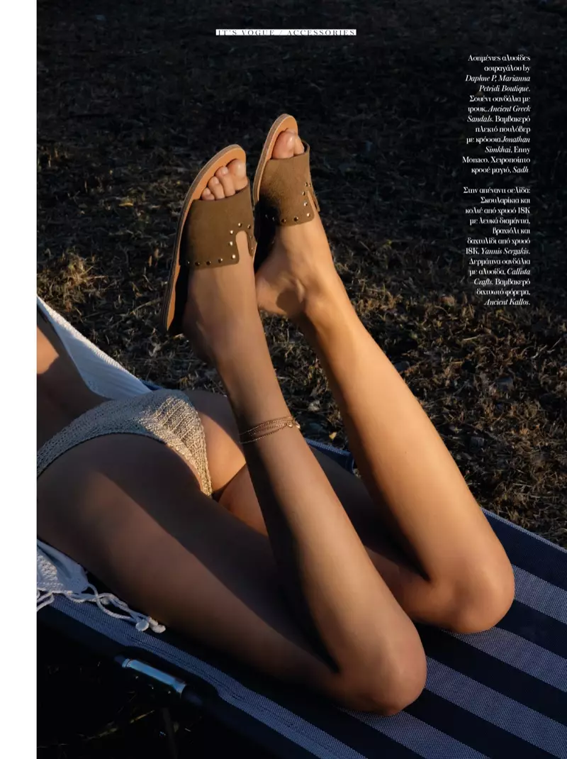 Mariina Keskitalo Akukumbatira Mtundu wa Nyengo Yofunda ku Vogue Greece