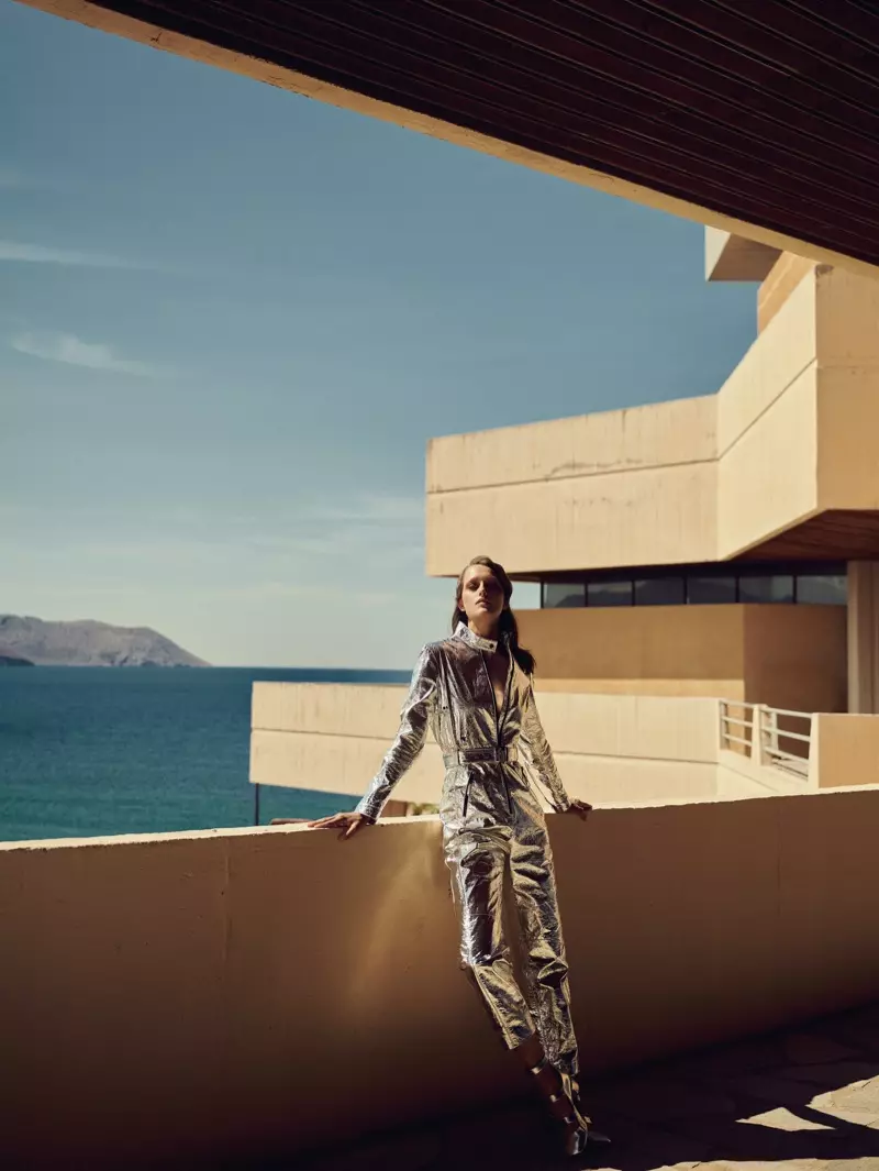 Jip Boxstart luce elegantes looks pre-otoño para Vogue Grecia