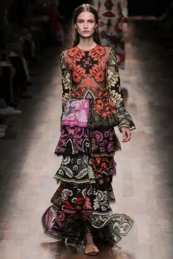 Valentino 2015eko udaberria: bidaia handi bat