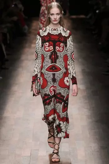 Valentino Spring 2015: Perjalanan Besar