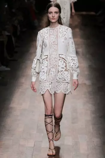 Valentino 2015eko udaberria: bidaia handi bat