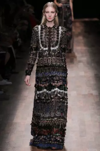 Valentino 2015eko udaberria: bidaia handi bat