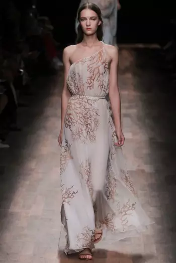 Valentino 2015eko udaberria: bidaia handi bat