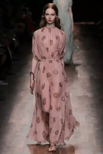 Valentino 2015eko udaberria: bidaia handi bat