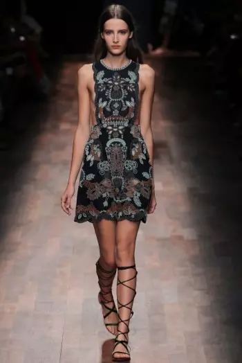 Valentino 2015eko udaberria: bidaia handi bat