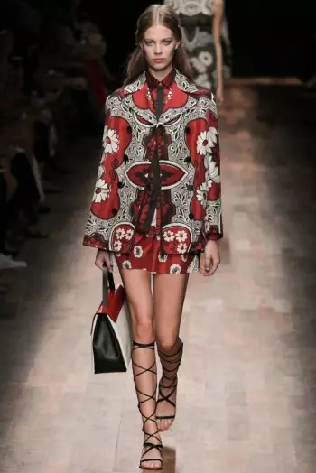 Valentino Spring 2015: Yon gwo vwayaj