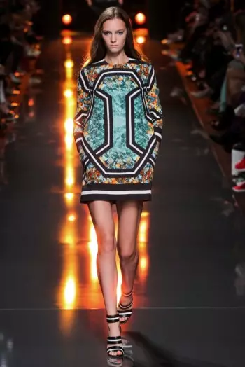 I-Elie Saab Spring 2015: Uthando Olungaphansi kwamanzi