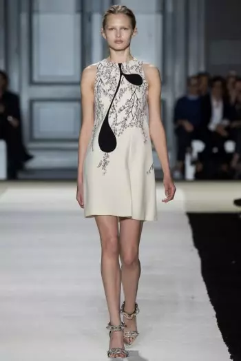 Giambattista Valli 2015 年春季：穿上邊緣