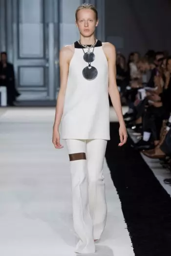 Giambattista Valli Frühling 2015: Den Rand anziehen