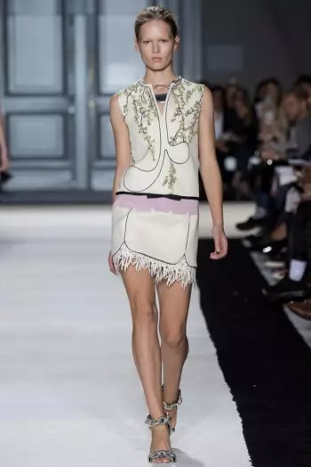 Giambattista Valli Spring 2015: Memasang Pinggiran