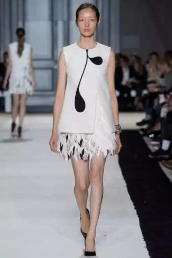 Giambattista Valli 2015 წლის გაზაფხული: დგომა ზღვარზე