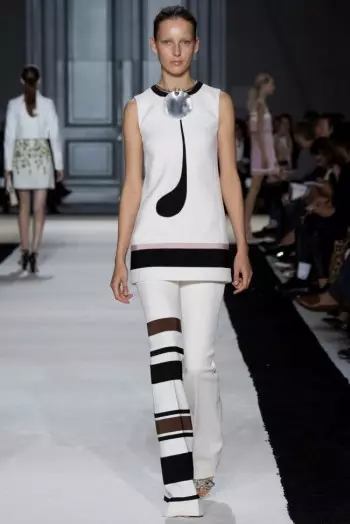 Giambattista Valli Spring 2015: Memasang Pinggiran