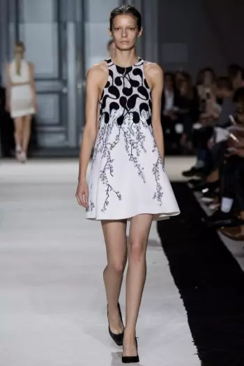 Giambattista Valli နွေဦး 2015- အနားသတ်