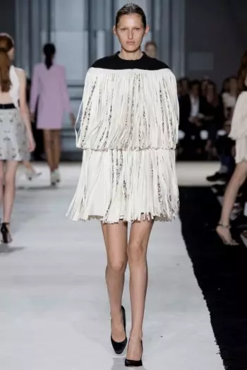 Giambattista Valli स्प्रिंग 2015: फ्रिंज पर रखना