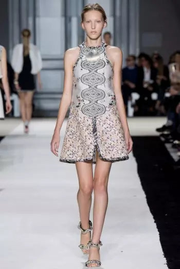 Giambattista Valli Spring 2015: Memasang Pinggiran