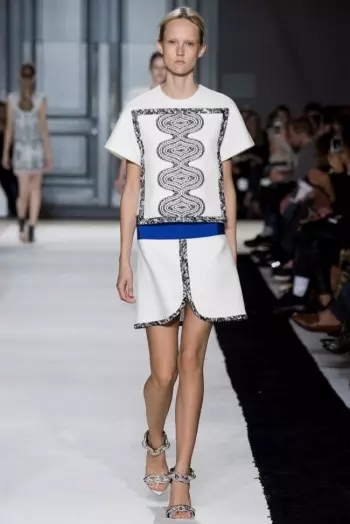 Giambattista Valli opupu 2015: Ịtinye na fringe