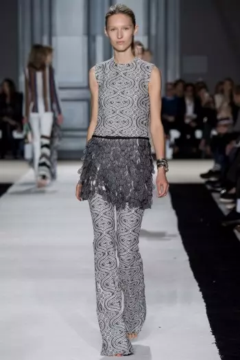 Giambattista Valli printemps 2015 : mise en marge