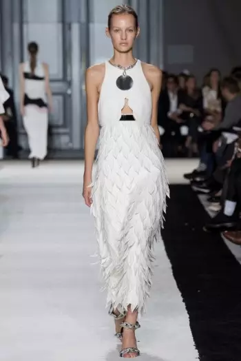 Giambattista Valli Frühling 2015: Den Rand anziehen