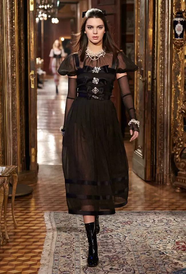 Chanel Pre-Fall 2015 Runway Photos