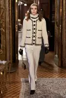 Tingnan ang Austrian Inspired Pre-Fall 2015 Runway Show ng Chanel