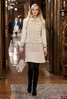 Chanel's Austrian Inspired Pre-Fall 2015 ධාවන පථය බලන්න