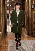 Chanel's Austrian Inspired Pre-Fall 2015 ධාවන පථය බලන්න