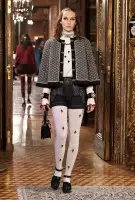 Sehen Sie sich Chanels österreichisch inspirierte Pre-Fall 2015 Runway Show an