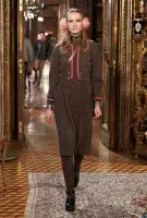 Sehen Sie sich Chanels österreichisch inspirierte Pre-Fall 2015 Runway Show an